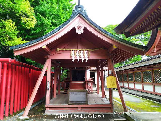 津島神社境内の八柱社