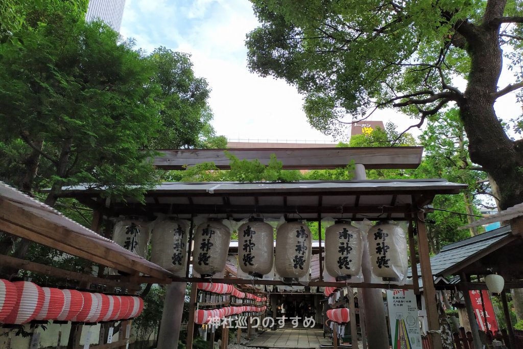 洲崎神社の二の鳥居とちょうちん飾り