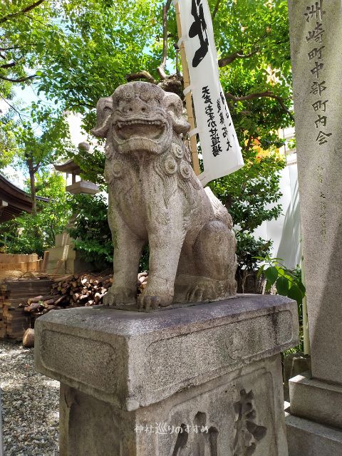 右側「阿形」の狛犬さん