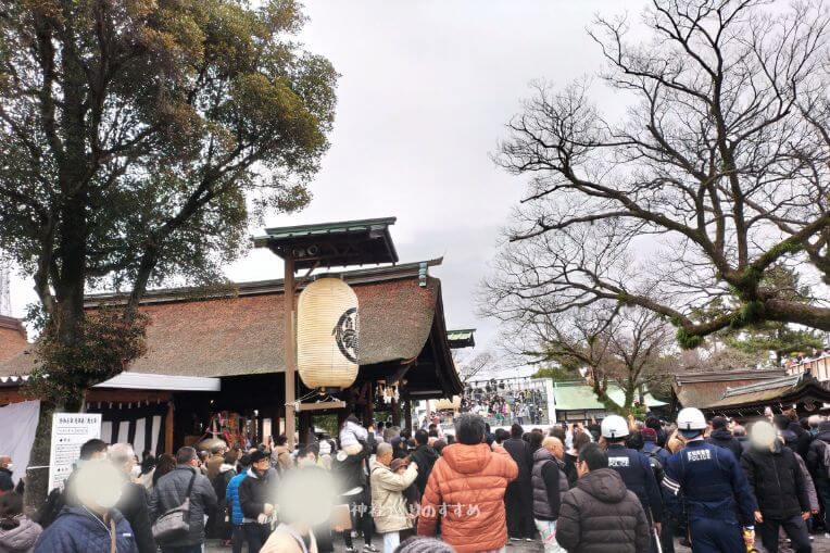 国府宮拝殿の周りの様子