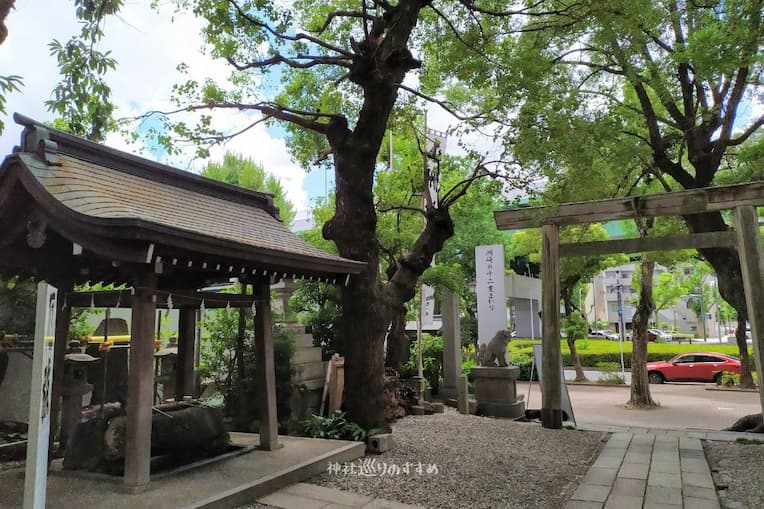 洲崎神社の鳥居と手水舎