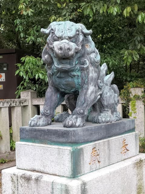 東参道獅子