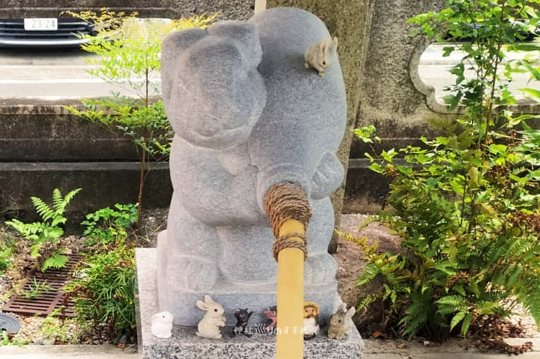 三輪神社手水舎のうさぎ