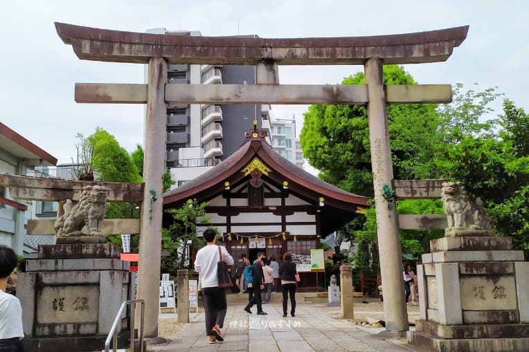 三輪神社と鳥居