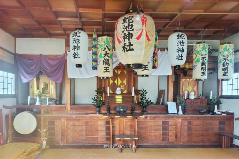 蛇池神社本殿内