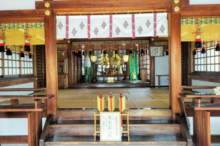 三輪神社大物主神祀る拝殿