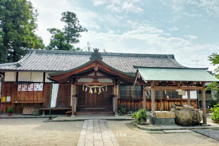 伊豆神社社務所と手水舎