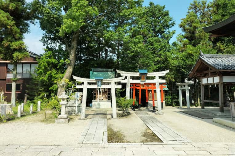 「正一位稲荷大神」「天満宮」の鳥居