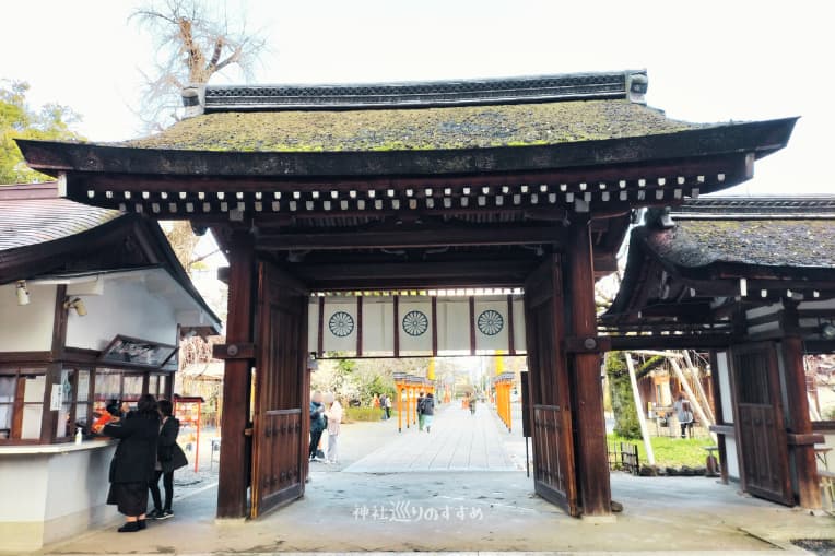 平野神社東神門境内側