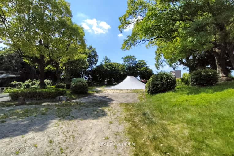 鳴海城跡公園内