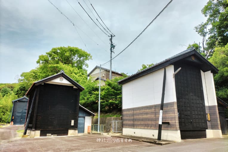左側丹下町山車倉・右側北浦町山車倉
