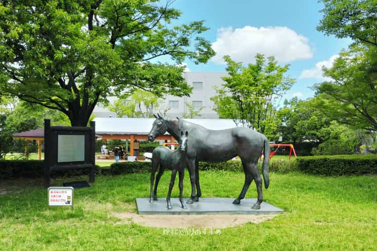 親子馬像