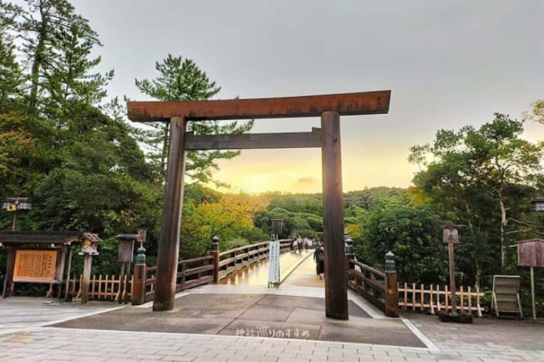 伊勢神宮鳥居と宇治橋