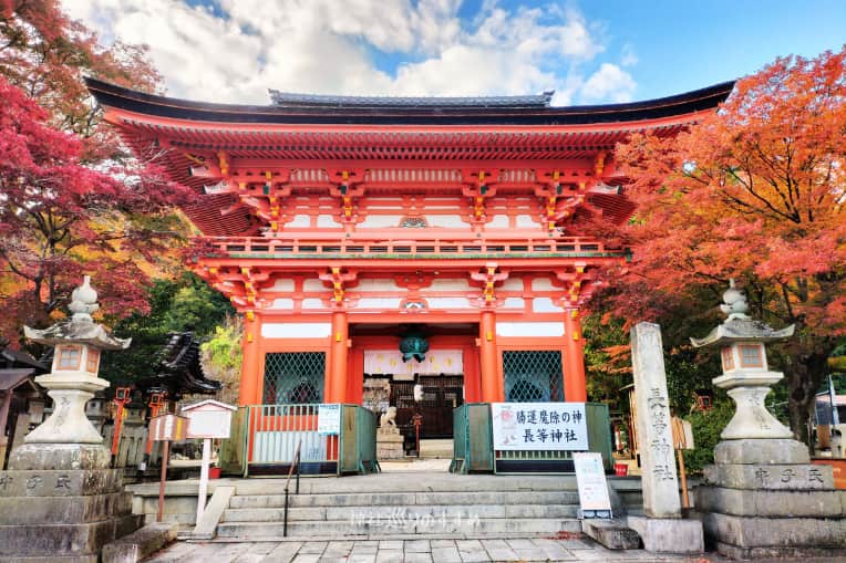 長等神社の楼門外観