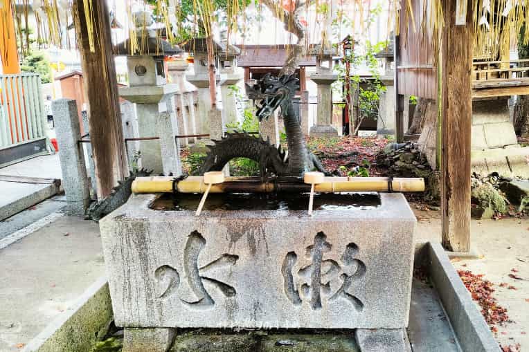 長等神社手水舎